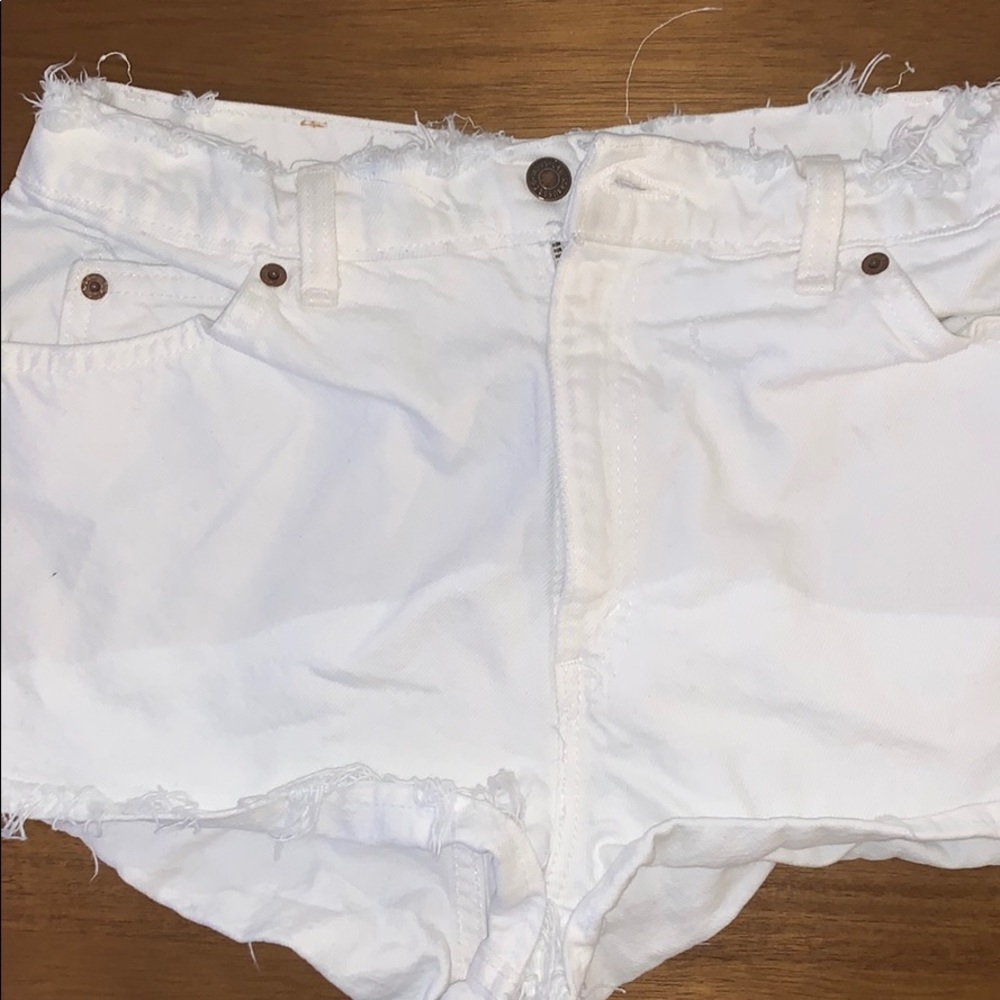 White Levi’s High waisted denim short